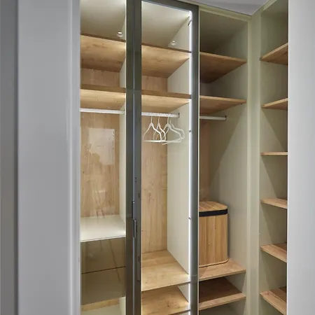 The Swing Burgas City